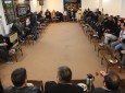 نشست حسینی مزاری با جمعی از همکاران مرکزتبیان در دفتر مشهد مقدس و صحبت پیرامون موضوعات کاری  