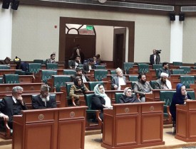 سناتوران انتصابی به رسم اعتراض نشست مجلس را ترک کردند
