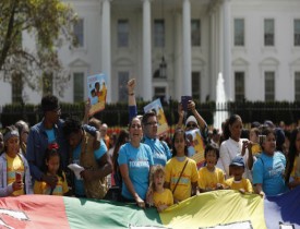 تظاهرات اطفال مهاجرین در مقابل کاخ سفید