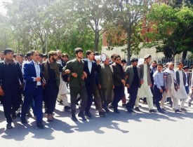 ده‌ها باشنده کابل در واکنش به رویداد خونین بلخ دست به راهپیمایی زدند