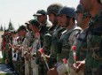 تصاویر/هراتیان با تقدیم گل به نیروهای امنیتی حمایت‌شان را از آنان اعلام کردند  