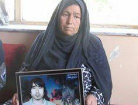 انتقاد مادر شهید از بی توجهی به بازماندگان شهدای قول اردوی شاهین؛ "سید محمود تنها نان آور خانواده ام بود"