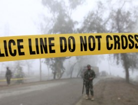 در انفجار بمب مقابل مکتب دخترانه ، دو پولیس پاکستانی زخمی شدند
