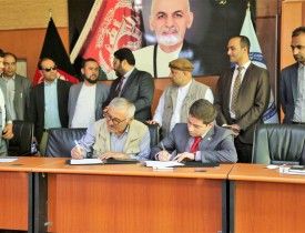امضای قرارداد سه پروژه انکشافی در وزارت فواید عامه