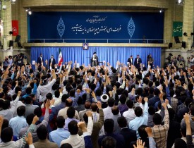 امام خامنه ای: این ترقه‌بازی‌ها تأثیری در اراده ملت ایران ندارد