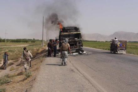 طالبان دو تانکر مواد نفتی را در "چشمه شیر" به آتش کشیدند