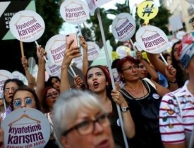 تظاهرات صدها زن ترکیه‌ای در استانبول