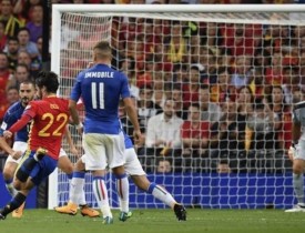 Isco double helps brilliant Spain beat Italy