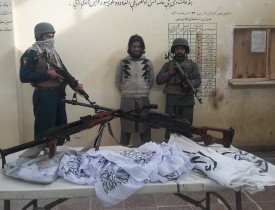 بازداشت یک فرمانده با ده ها پرچم طالبان
