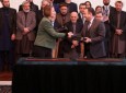 امضای سه قرار داد بین افغانستان و بانک انکشاف آسیایی