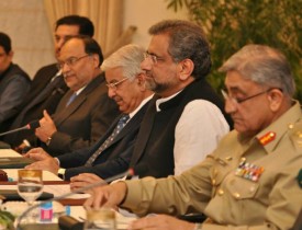 جلسه فوق العاده نخست وزیر و وزیر خارجه پاکستان در پیوند به تهدید ترامپ