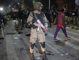 کشته و زخمی شدن ۲۴سرباز پاکستانی در یک حمله انتحاری