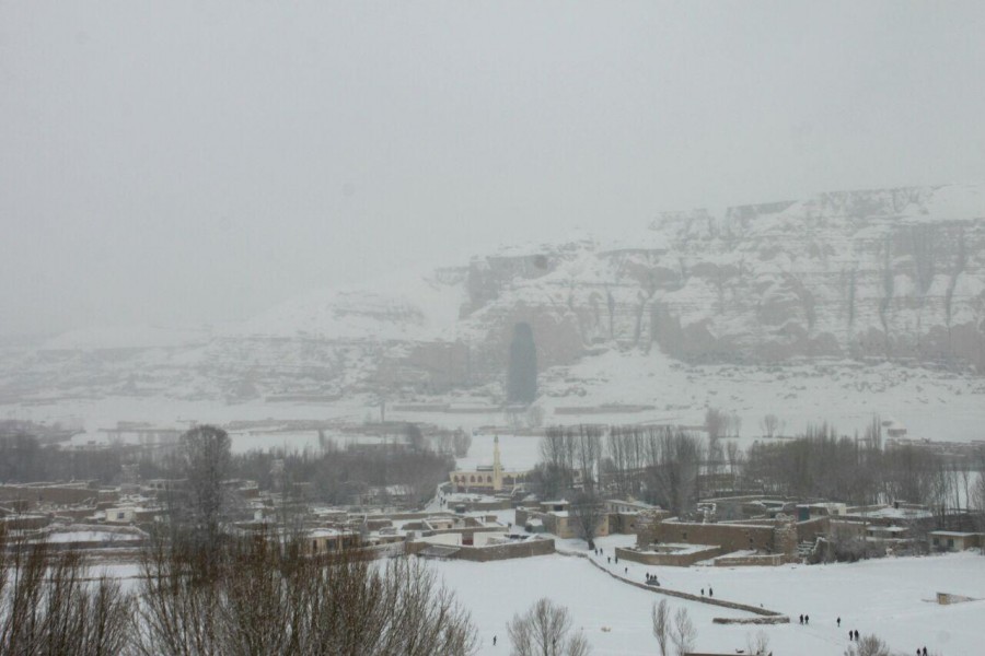 برف‌باری در بامیان و امید شهروندان به پایان خشک‌سالی