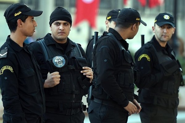 بازداشت یک عنصر تکفیری و کشف محموله تجهیزات نظامی در تونس