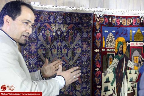 گزارش تصویری/ اولین نمایشگاه تخصصی تابلوفرش‌های دست‌بافت محمد امیری، هنرمند افغانستانی در تهران  