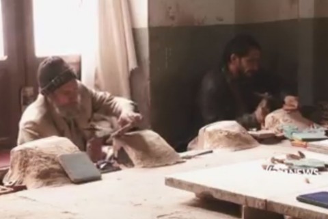 وضعیت بد کارخانه کاشی سازی سنتی افغانستان در هرات  <img src="https://cdn.avapress.com/images/video_icon.png" width="16" height="16" border="0" align="top">