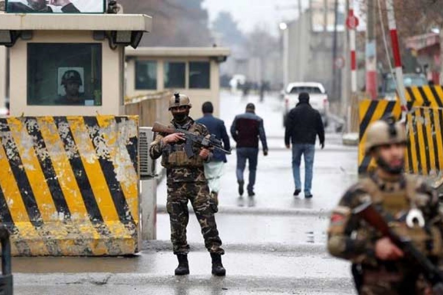 2 شهید و 8 زخمی در حمله انتحاری امروز در کابل/ گروه داعش مسئولیت حمله را به عهده گرفت