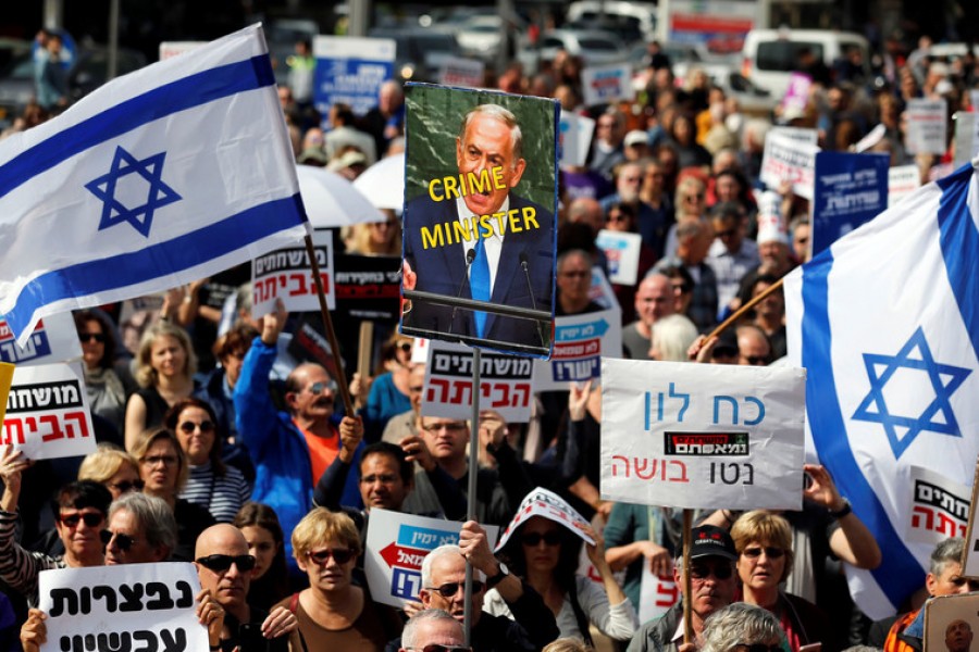 ‘Bibi go home!’ Israelis demand Netanyahu resignation over looming corruption charges