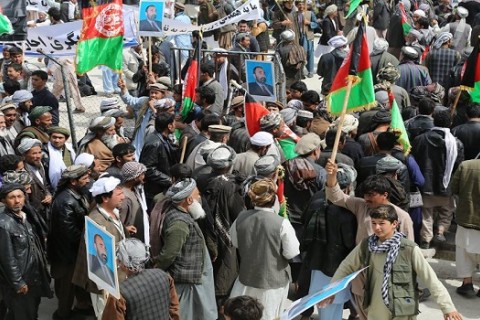 عطامحمد نور تظاهرات میلیونی را به تعویق انداخت/ آگاهان: نور به خواست جامعه بین‌المللی و مردم افغانستان تن داده است!