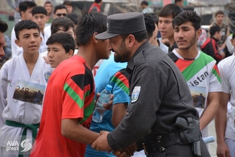 صدها ورزشکار در حمایت از نیروهای امنیتی در کابل دویدند  