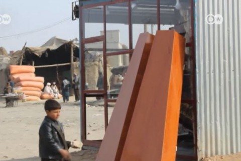 ویدئو/شغل پردرآمد تابوت سازی در کابل