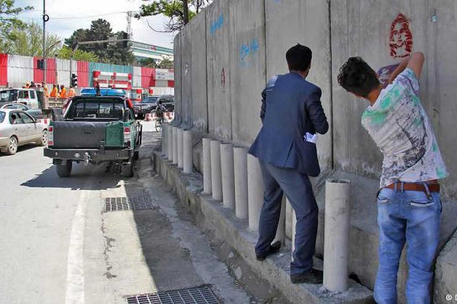 افزایش دیوارهای سمنتی و موانع امنیتی و مشکلات بی‌پایان شهروندان در کابل