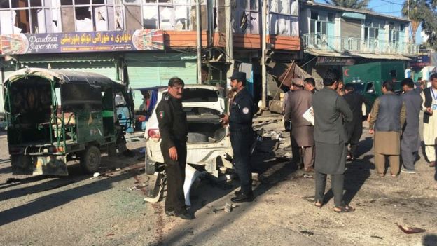 صحنۀ پس از انفجار انتحاری امروز در شهر جلال آباد ولایت ننگرهار  