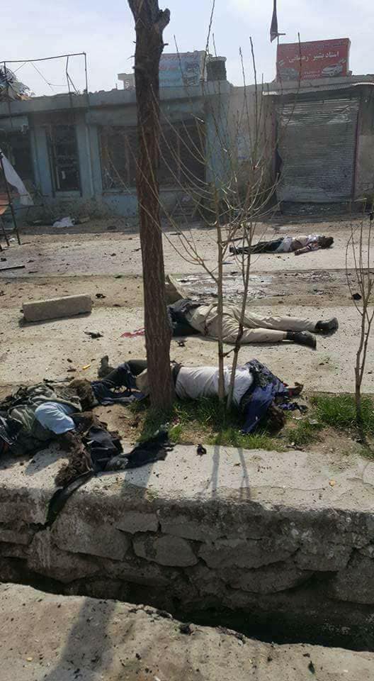 تصاویری دیگر از محل حمله تروریستی به مراسم شهید مزاری/ مصاحبه با شاهدان  