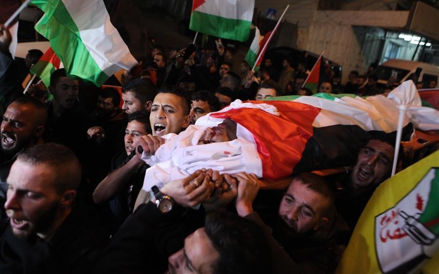 Palestinian man killed in clashes with Zionist soldiers in West Bank: medics