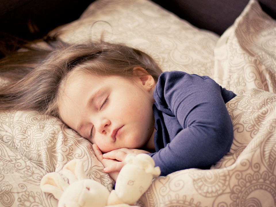 Cueing New Information in Sleep Improves Memory