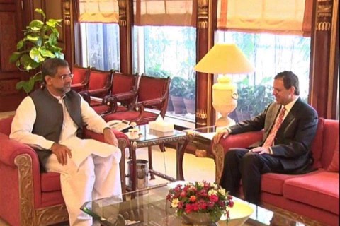 دیدار سفیر افغانستان با نخست‌وزیر پاکستان/ تأکید عباسی بر مناسبات دو کشور در سطح عالی و توسعه همکاری‌های اقتصادی