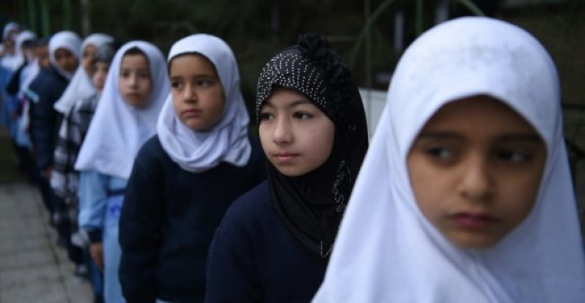 Afghan children back in the classroom as violence stalks the school run