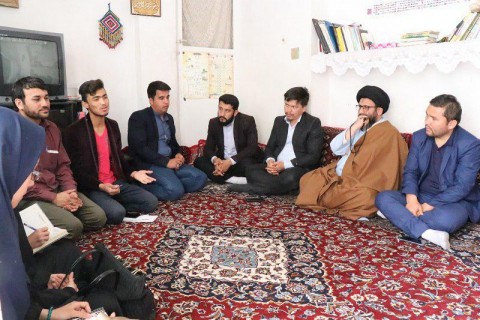 گزارش تصویری/ دیدار صمیمی حسینی مزاری با انجمن دانشجویان افغانستانی دانشگاه پیام نور کاشان  