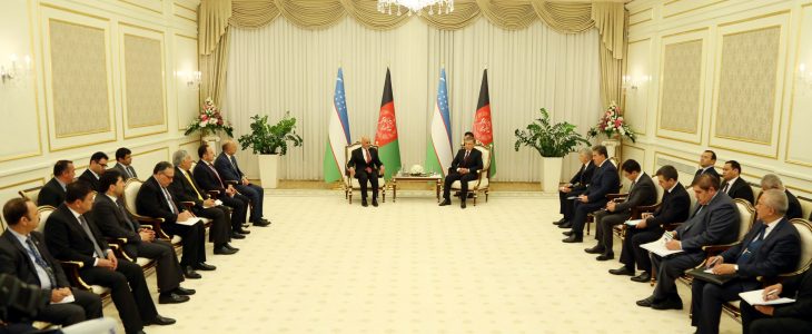 سران افغانستان و ازبکستان، بر گسترش همکاری های دو جانبه تاکید کردند