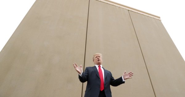 دونالد ترامپ پیشنهاد داد دیوار مرزی با بودجه دفاعی ساخته شود
