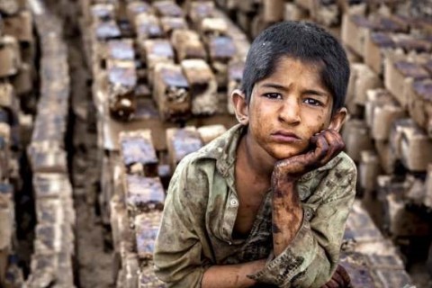کمیسیون حقوق بشر: ۵۶ درصد کودکان کار افغانستان از آموزش محروم اند