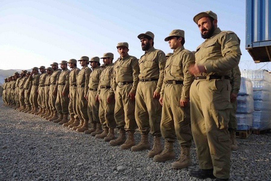 یک فرمانده و ۱۳ عضو پولیس محلی به طالبان پیوستند