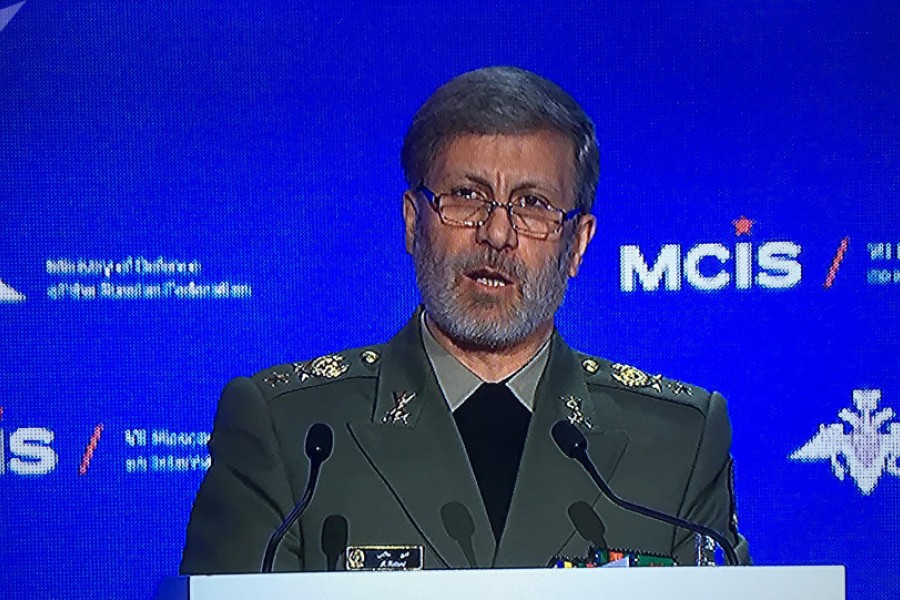وزیر دفاع ایران: امریکا به جای مقابله با داعش، آن را مدیریت می‌کند