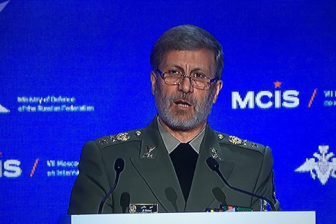 وزیر دفاع ایران: امریکا به جای مقابله با داعش، آن را مدیریت می‌کند