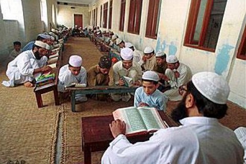 یک مولوی و شاگردانش در بغلان به طالبان پیوستند