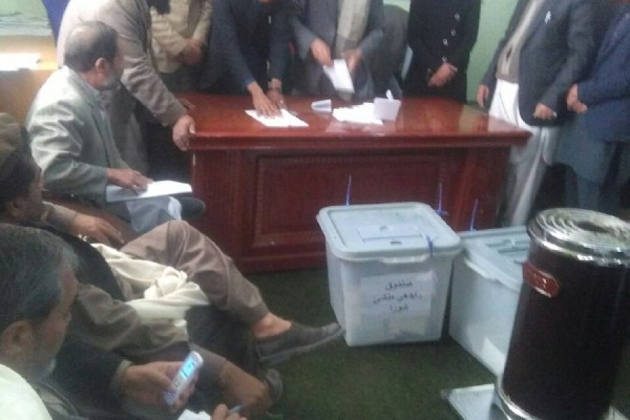 شکایت از کمبود مراکز رای دهی در قندهار