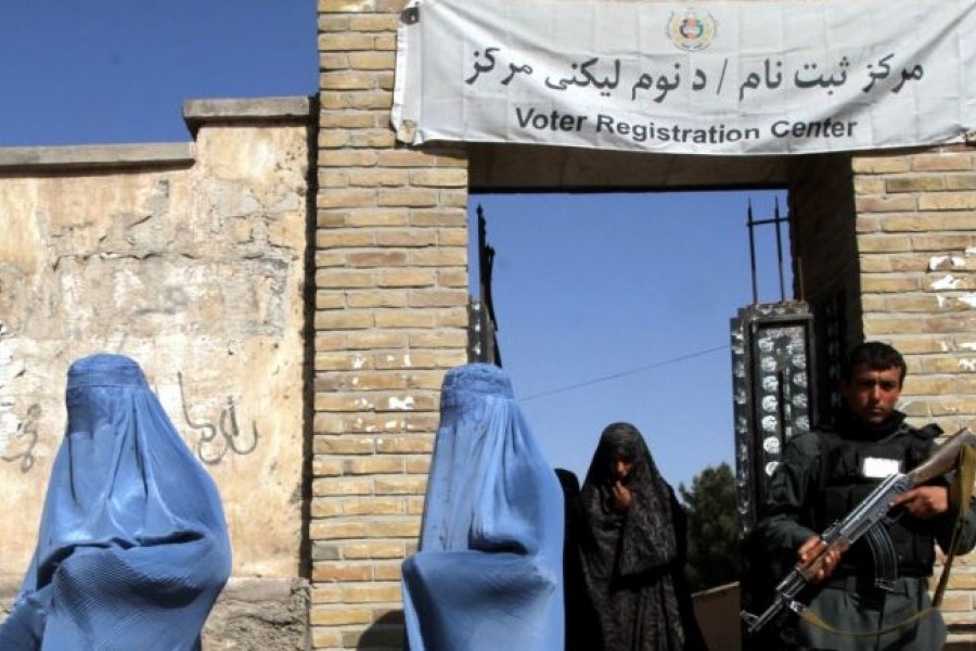 په افغانستان کې د رای ورکولو لپاره نوم لیکنې بهیر پیر شو