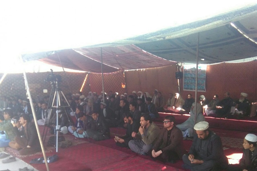 تهدید معترضان به بستن دفتر کمیسیون انتخابات در غزنی
