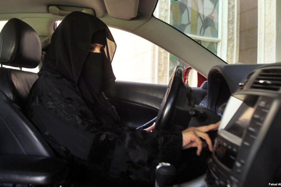هزینه بالای آموزش رانندگی و بلند شدن فریاد زنان عربستان