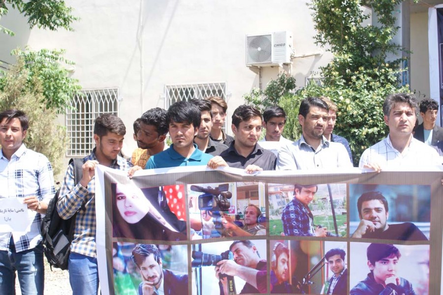 اعتراض دانشجویان ژورنالیزم دانشگاه هرات به حملات اخیر بر خبرنگاران