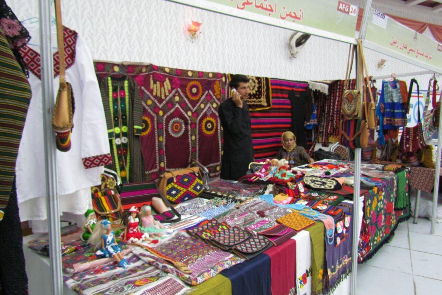 نمایشگاه تولیدات داخلی و خارجی در شهر مزار شریف گشایش یافت