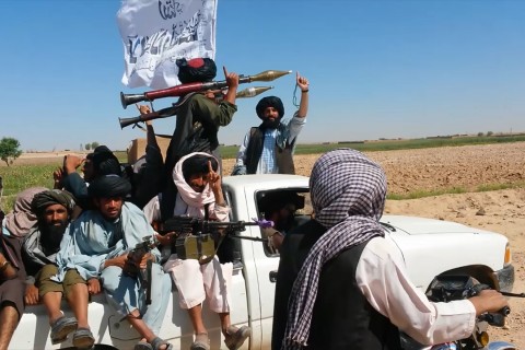 طالبان 13 نفر را که در آزمون استخدام کمیسیون انتخاب شرکت کرده بودند با خود بردند