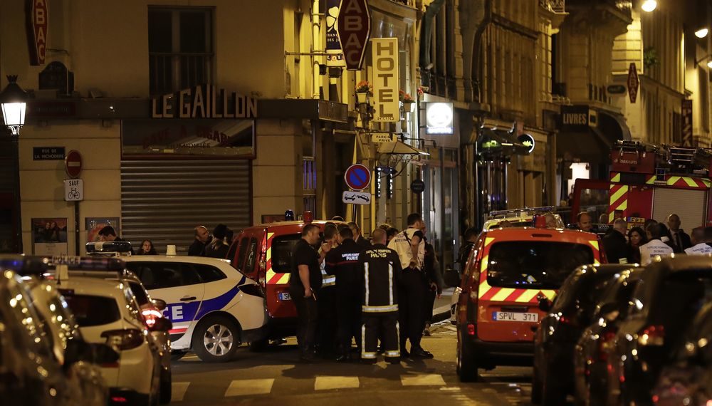 Knife attacker kills one in Paris terrorist attack