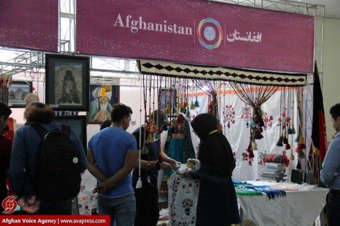 گزارش تصویری/ هشتمین نمایشگاه بین الملل دانشگاه تهران با نمایش آثار فرهنگی و هنری افغانستان  