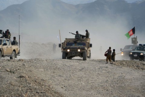 رسیدن تجهیزات و نیروی کمکی به ولسوالی اجرستان غزنی/ طالبان در حال فرار و عقب‌نشینی اند